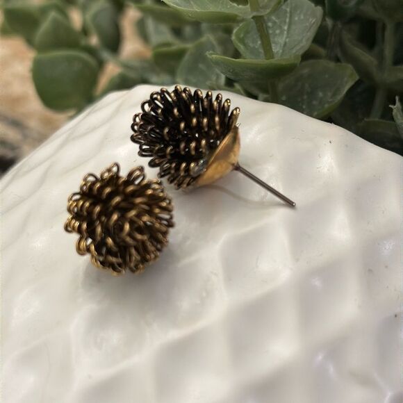 Gold Wire Ball Stud Earrings Textured‎ Sphere Pierced Modern Chic New - Picture 1 of 5